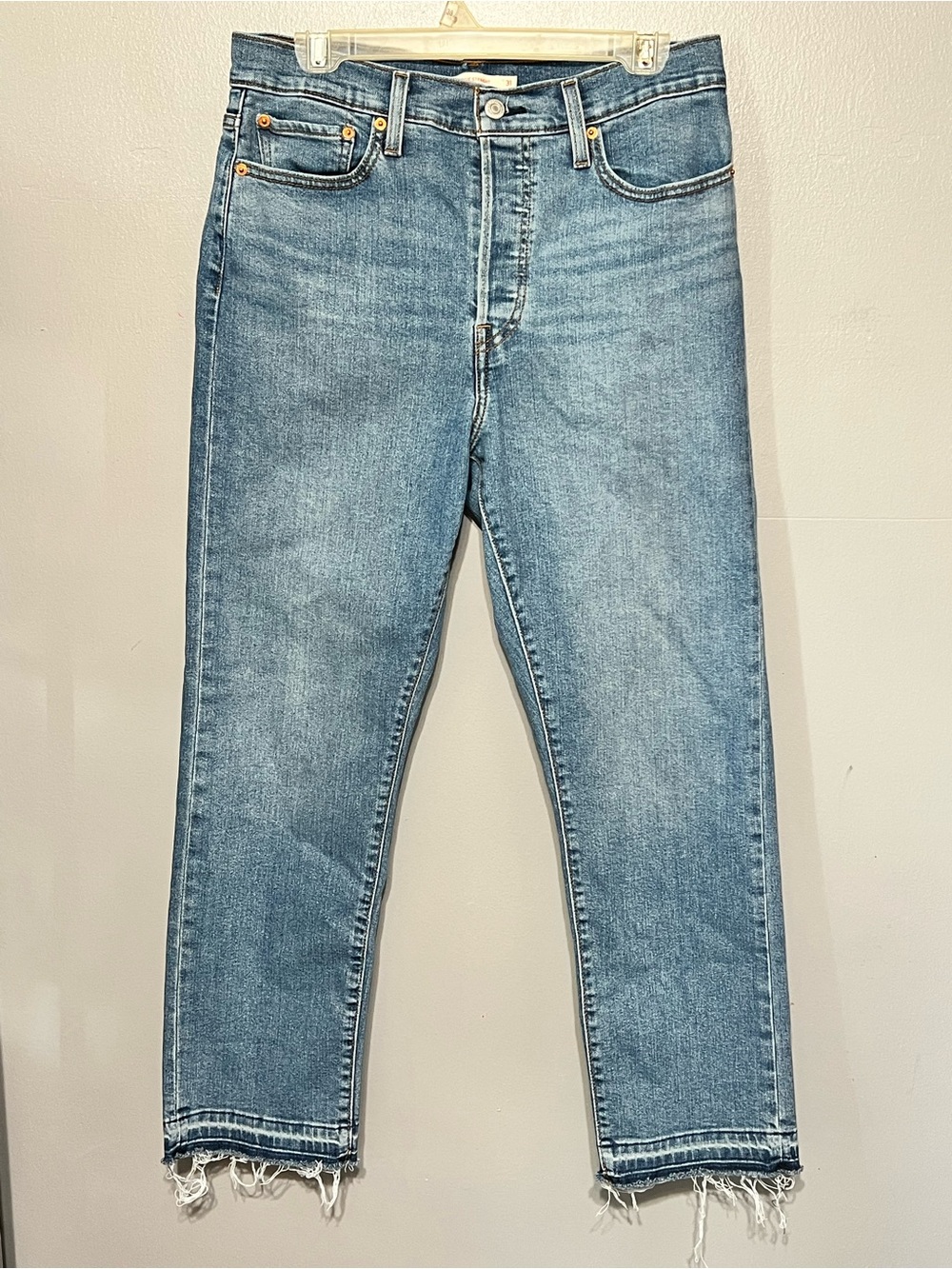 Levi’s Wedgie Straight Leg High-Rise Jeans Women’s 31X28 Raw Hem Button Fly